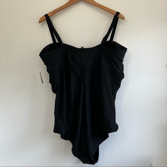 NEW torrid Black Lattice Ruched Wireless One-Piece Swimsuit 3X - Picture 6 of 11